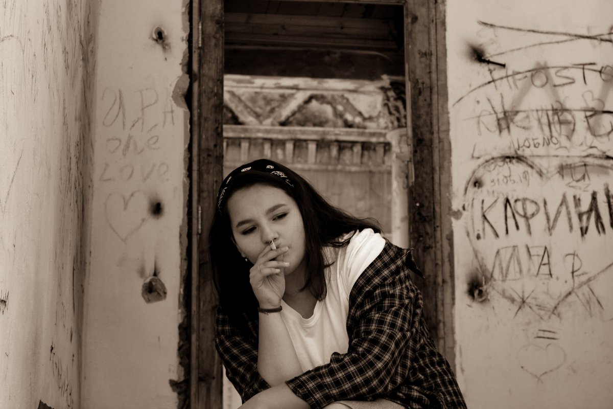 froggi_99's tweet photo. Hey! Я вернулся) 
И ,пожалуй, оставлю здесь мой фотосет... Представляю вам говнаря из 90х
Вдохновилась я им после того, как посмотрела картинки на пинтересте(классная штука) 
Фоток много на самом-то деле
(Нет, я не курю. Это нужно было лишь для образа) https://t.co/6bAqJOopqQ