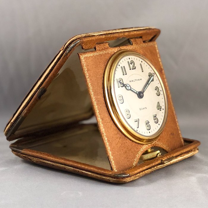 FatherTimeIL's tweet image. This Waltham was made in 1926, when they were in stiff competition for the hearts of Americans. The actual clock case measures 37mm in diameter, by 81mm, from the bottom of the case to the top of the crown, by 21mm thick. ow.ly/UcO730lAMjE #fathertimeantiques #IL #chicago