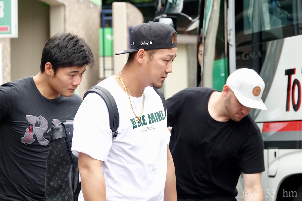 よこ 𖤐 18 09 11 選手を乗せたバスが鎌ヶ谷に到着 中田翔 清宮幸太郎 レアード 淺間大基 清水優心 マルティネス