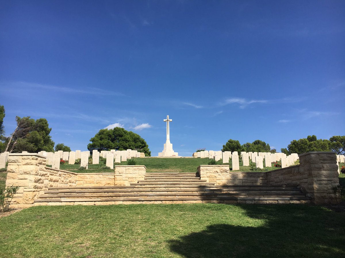 LIRAssn's tweet image. We are paying our respects today to the 484 men from the Canadian forces buried at Agira @CWGC . Stopping at each man's final resting place. The London Irish Rifles proudly served alongside Canadians in Italy. Several Canadians served with the LIR in Tunisia. QS @CanadianArmy