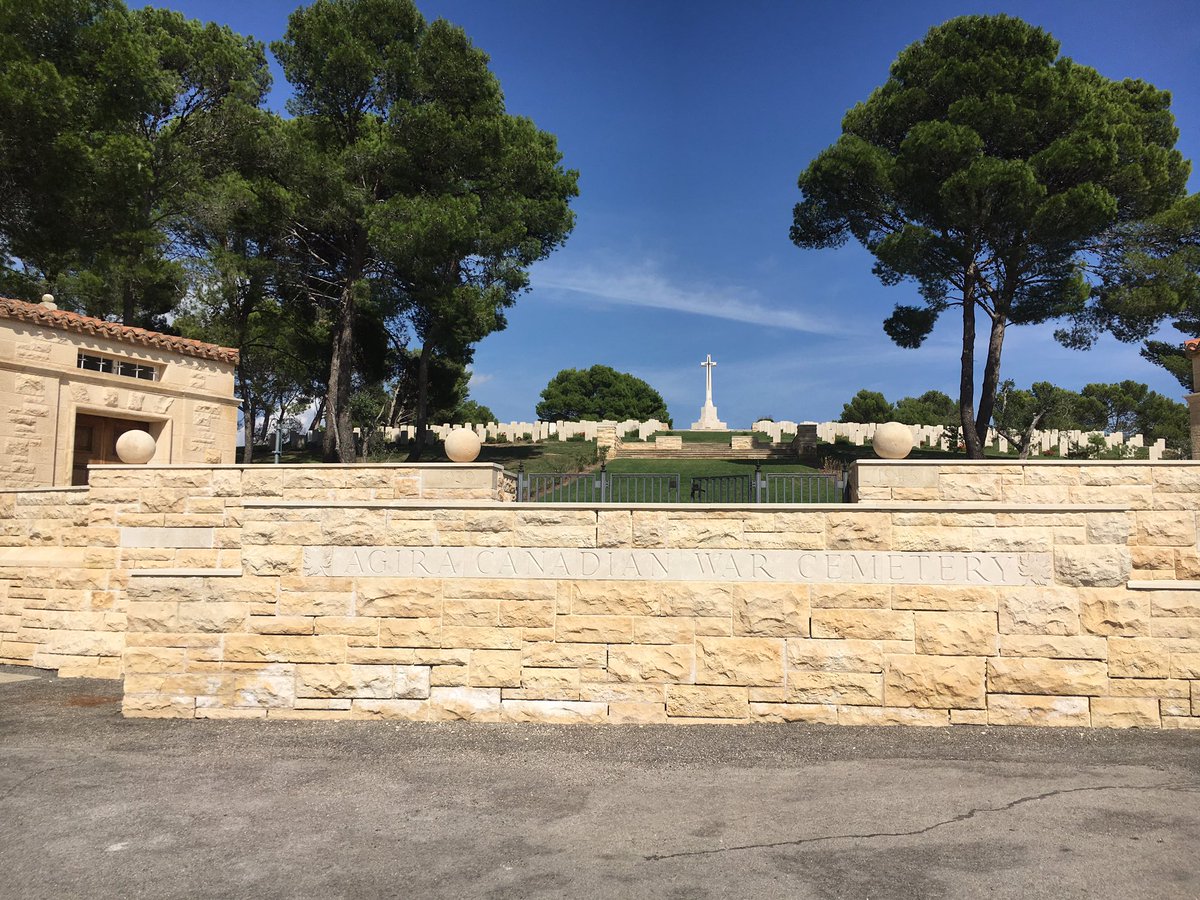 LIRAssn's tweet image. We are paying our respects today to the 484 men from the Canadian forces buried at Agira @CWGC . Stopping at each man's final resting place. The London Irish Rifles proudly served alongside Canadians in Italy. Several Canadians served with the LIR in Tunisia. QS @CanadianArmy
