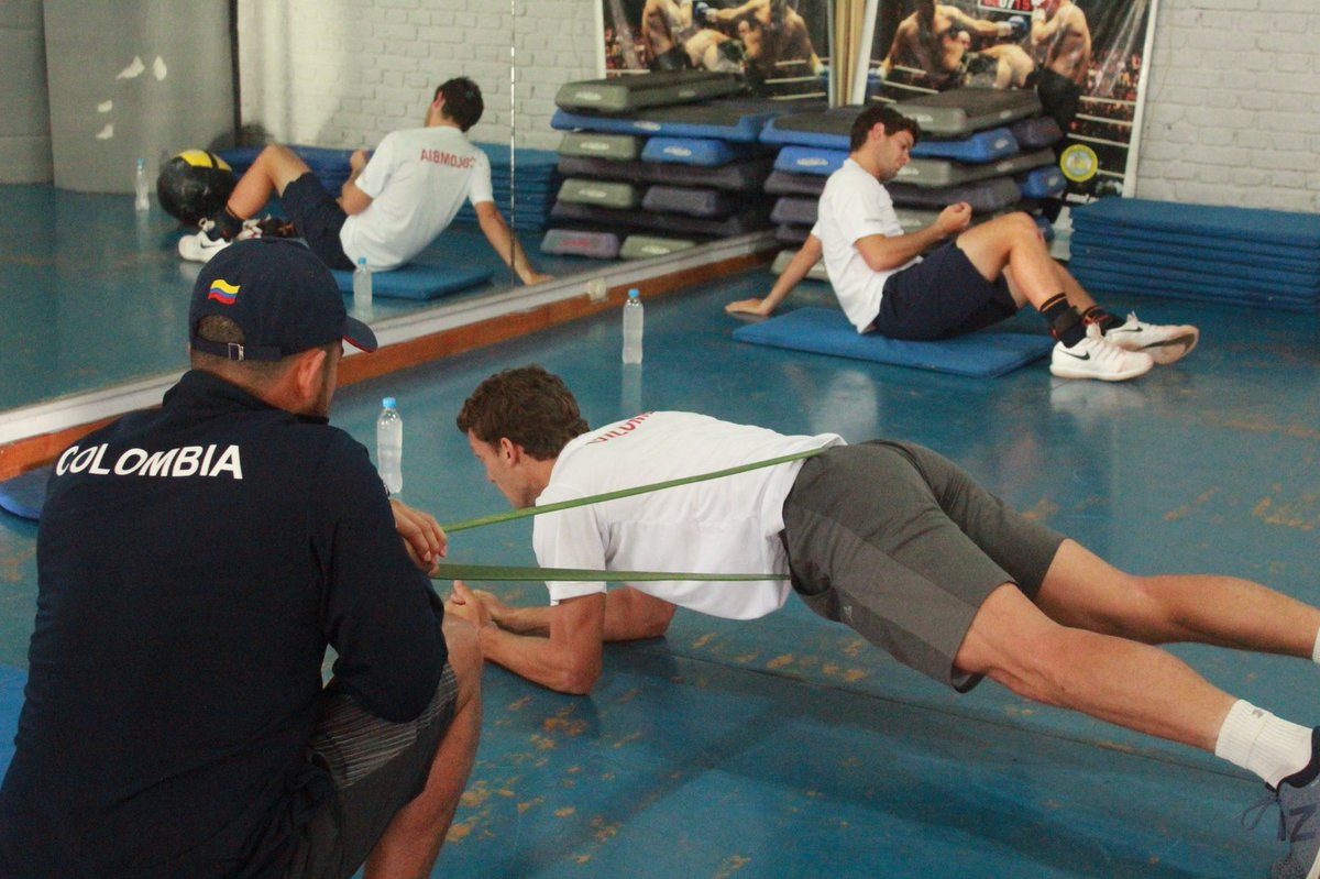 fedecoltenis's tweet photo. Inicia la jornada del martes con preparación física 🏋️‍♂️

📸 En imágenes Daniel Galán, @nicomejia00 y @AlejoGomezCO 

#VamosColombia 🇨🇴 https://t.co/MIY8UuMmYf