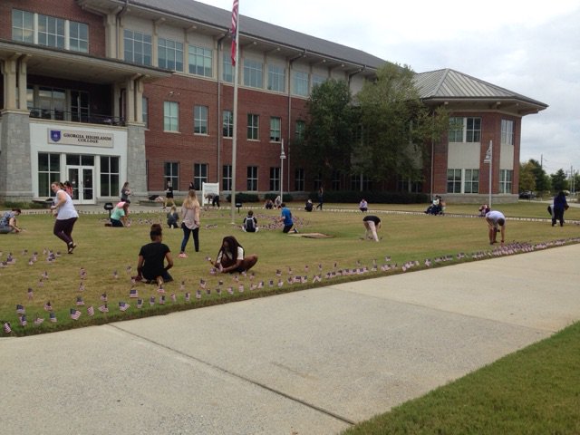 GaHighlands's tweet photo. GHC’s Student Veterans of America placed 2,977 flags across campus today to represent each victim of the attack on September 11, 2001. #NeverForgetProject #TakingCharge https://t.co/gOe266gssJ