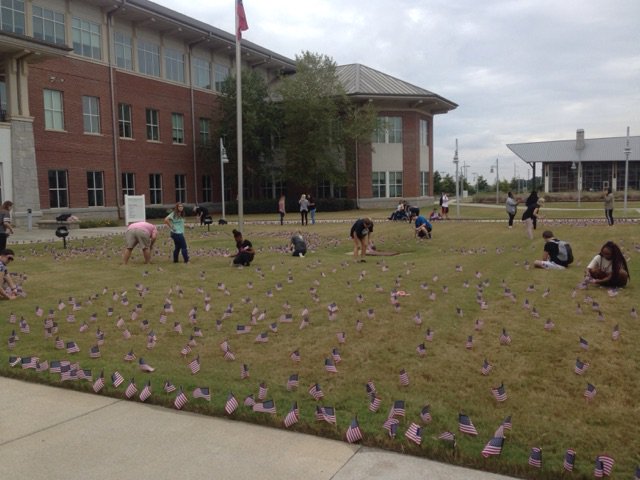 GaHighlands's tweet photo. GHC’s Student Veterans of America placed 2,977 flags across campus today to represent each victim of the attack on September 11, 2001. #NeverForgetProject #TakingCharge https://t.co/gOe266gssJ