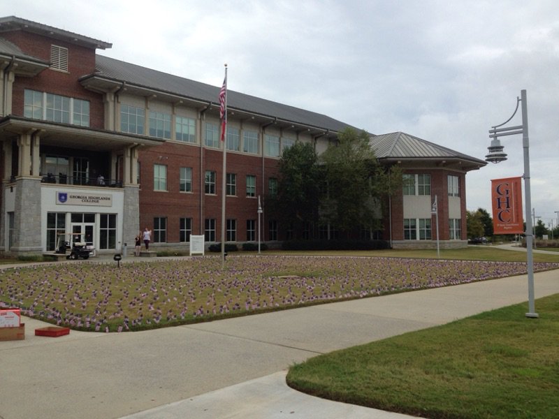 GaHighlands's tweet photo. GHC’s Student Veterans of America placed 2,977 flags across campus today to represent each victim of the attack on September 11, 2001. #NeverForgetProject #TakingCharge https://t.co/gOe266gssJ