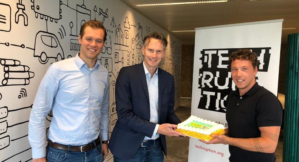 Wat een mooi resultaat van Het Limburg Business Development Fonds! Zij heeft gisteren haar honderdste PoP-subsidie verstrekt! Prop.az uit Heerlen werd gisteren getrakteerd op een taart van LIOF om dit heuglijke feit te vieren.