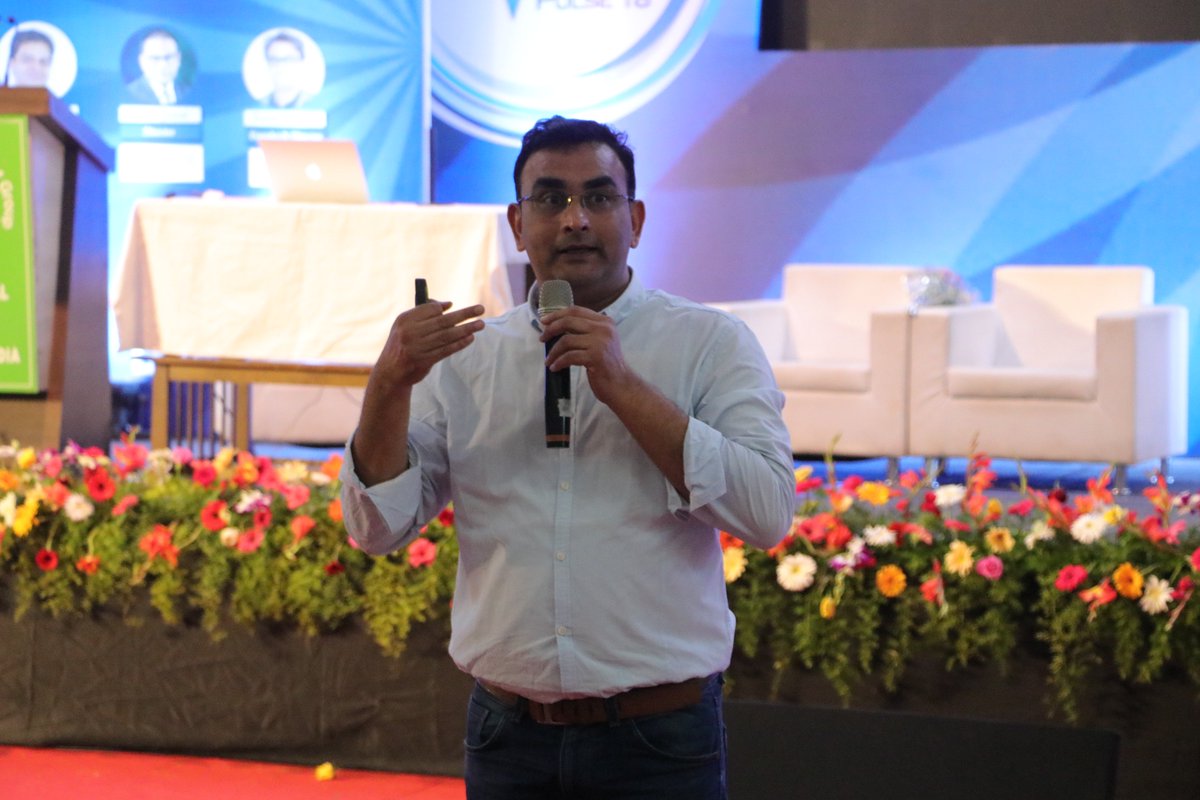 MPulse18's tweet photo. Positive &amp; negative sides of social media &amp; growth in clutter by @ashishdalia https://t.co/lGovYOvKbO
