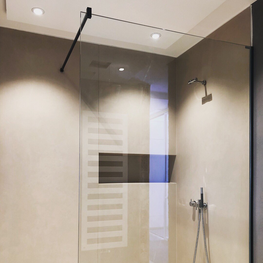 glasinnovation's tweet photo. #walkindusche aus 10 mm #sicherheitsglas mit schwarz matt beschichteter #stabilisationsstange und #uprofil by #odenwaldglas. #duschabtrennung #glasdusche #ganzglasdusche #dusche #duschen #pimpyourbathroom #bad #badezimmer #badezimmerdesign #interiordesign #glasnachmass https://t.co/V3uHD5UBMi