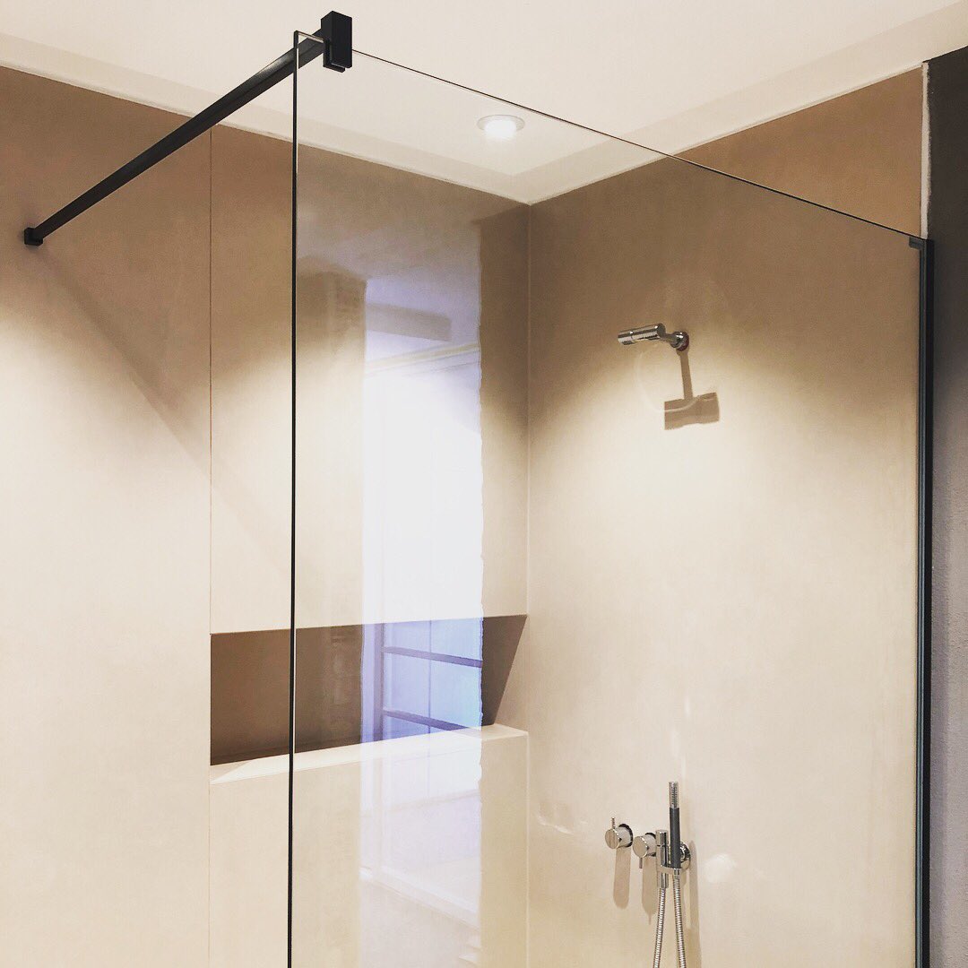 glasinnovation's tweet photo. #walkindusche aus 10 mm #sicherheitsglas mit schwarz matt beschichteter #stabilisationsstange und #uprofil by #odenwaldglas. #duschabtrennung #glasdusche #ganzglasdusche #dusche #duschen #pimpyourbathroom #bad #badezimmer #badezimmerdesign #interiordesign #glasnachmass https://t.co/V3uHD5UBMi