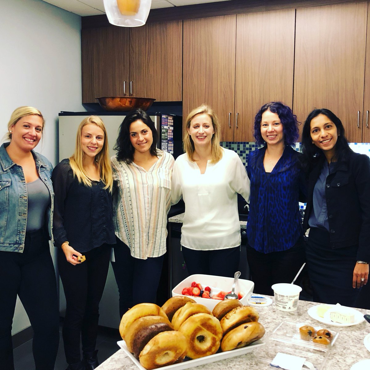 Macro_Savills's tweet photo. Know what’s better than #breakfast?
New Hire Breakfast!!! #Welcome to the dynamic and incredibly talented individuals that continue to make our #team #great!
#goodnewstuesday #tastytuesday #instamood #food #fun #bagels #macropm https://t.co/3OLoRI3W2L