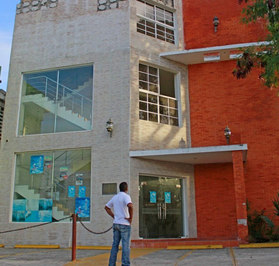 AngelGonzalezFz's tweet photo. Como director del Centro Cultural María Montez mi primer objetivo será convertirlo en una escuela para la formación de las Bellas Artes. Así Barahona tendrá un espacio para que las personas puedan desarrollar sus habilidades. 

#CHANGE018 #TodoPorBarahona #BarahonaEsCultura https://t.co/drsaAeRqaa