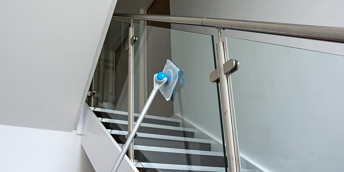 RobertScottCo's tweet photo. Introducing the new, innovative microfibre #Duop Reach cleaning tool from Robert Scott, which removes the strain of cleaning with a telescopic pole and ergonomic ball and socket joint. https://t.co/mn2OPFNmtT https://t.co/YGuYwb32ed