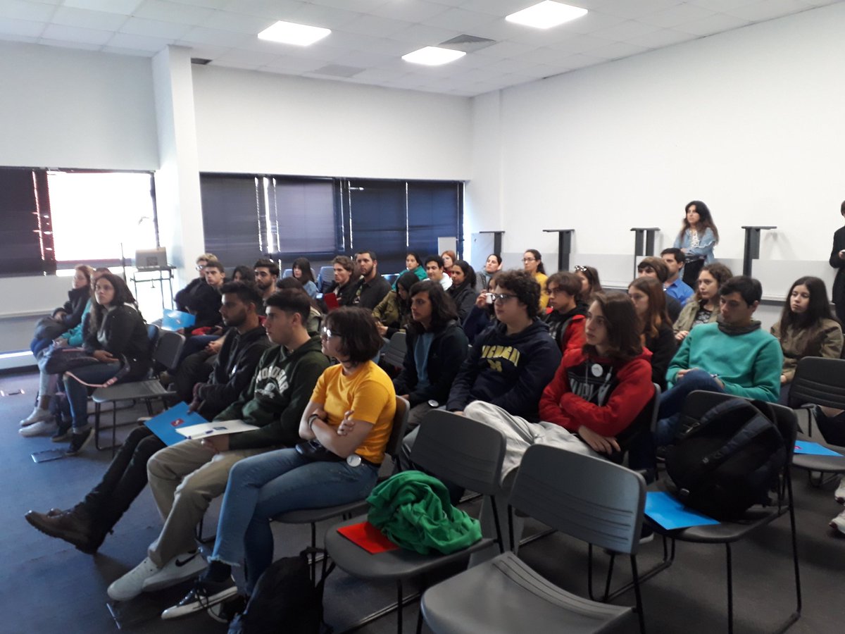 Fabianah76's tweet photo. Con los jóvenes del Proyecto #Epicentro33.0  del @PDP_TyTres en @genexus con @anibalgonda presentando la empresa y el mundo de posibilidades de desarrollo en TI. @CutiUy @UTECuy @ANDEUruguay https://t.co/AGXyKTpeJ5