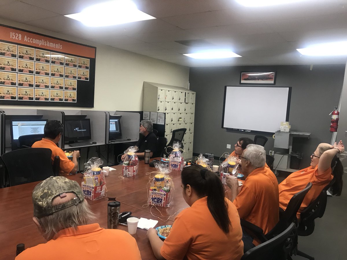 tess_leyba's tweet photo. MET appreciation breakfast and gift baskets! 🍳 #1528MET #thankful #recognitiontime 🎉☺️ https://t.co/zUsDetIvh6