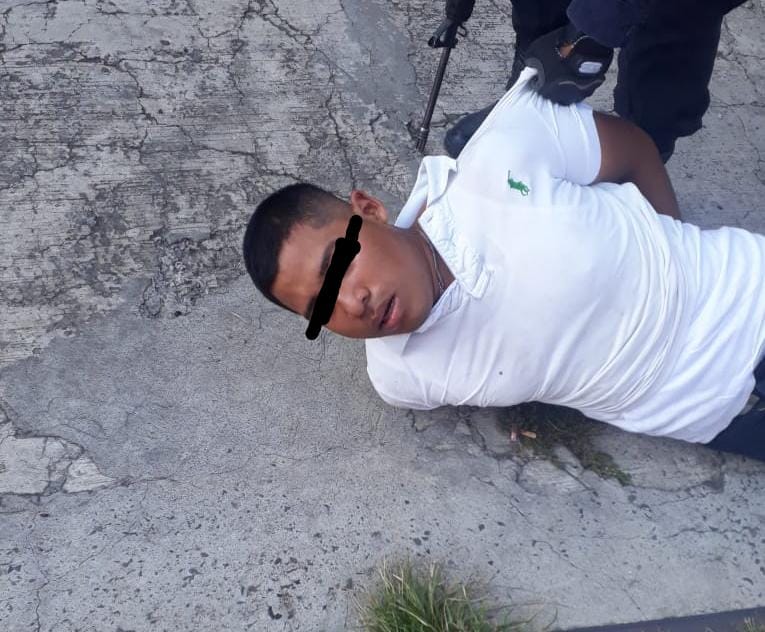 Lo captura Policia Naval despues de asaltar un Oxxo en la zona centro de Veracruz. Noticias en tiempo real