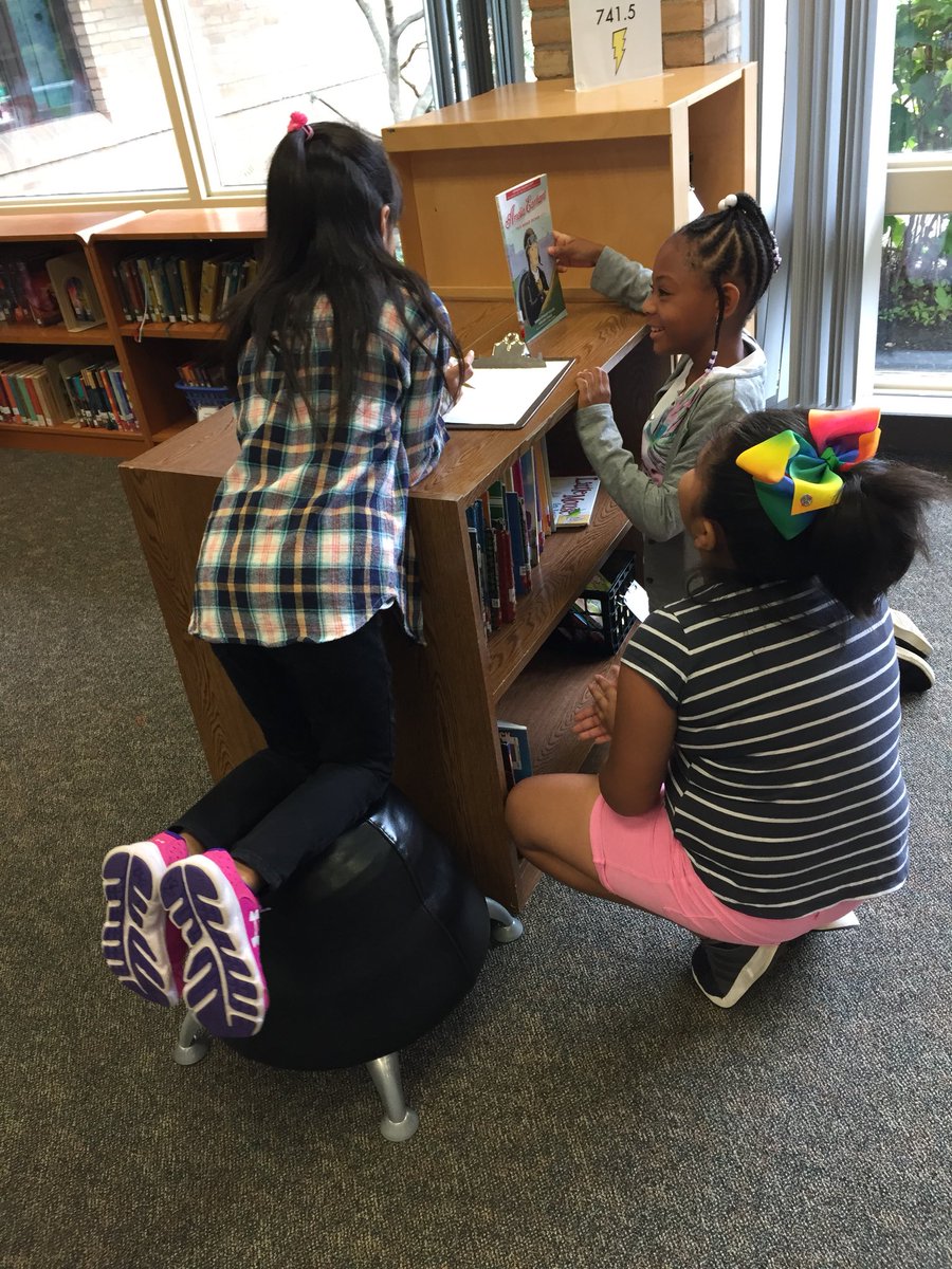 RESLibrary_DCS's tweet photo. Students are hard at work on a library scavenger hunt! #collaboration https://t.co/12CK4SnKQE