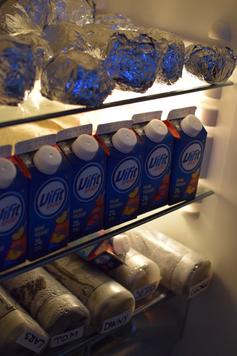 #LaVuelta18 Recovery Ready 💪🏼 wat is jouw favoriete Vifit Sport product?