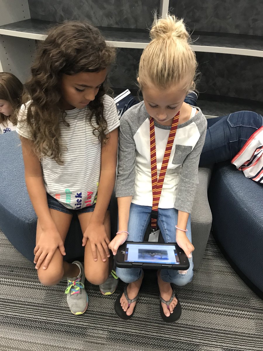 cbe_bibb's tweet photo. Learning more about this year’s Bluebonnet books. Thanks Mrs.Pace! #bethkegrows @BethkeElem @Bethkelibrary https://t.co/FJ7fp3l1bc