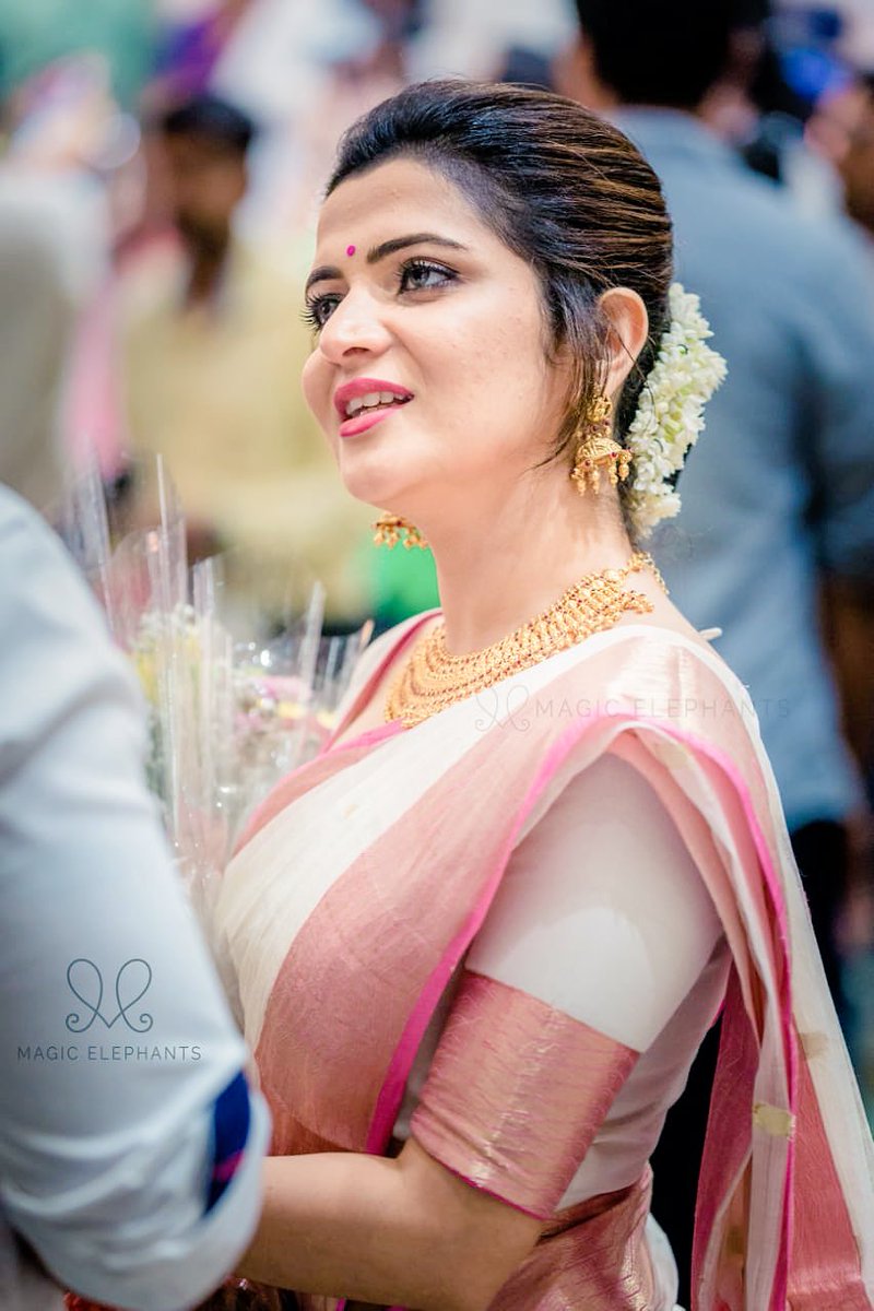 DhivyaDharshini's tweet photo. Y ppl r so nice to me I wonder 😍 
 Candid 📷 @magic_elephants 🙏 https://t.co/WVEv2wXH6Y