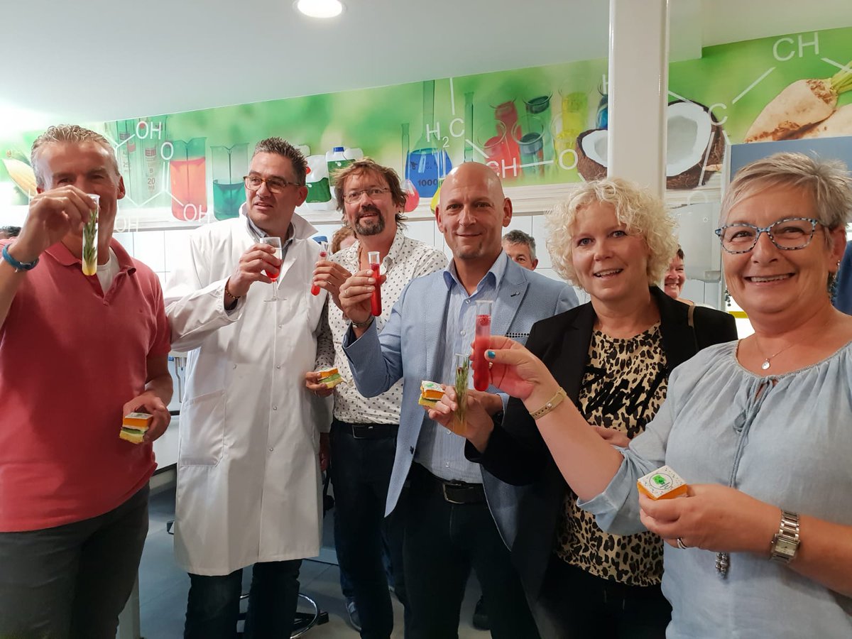 EcoPoint1's tweet photo. Samen met de collega's #proosten we vandaag op de officiële #opening van ons nieuwe #laboratorium! 🥂 https://t.co/xWqPJoDE16