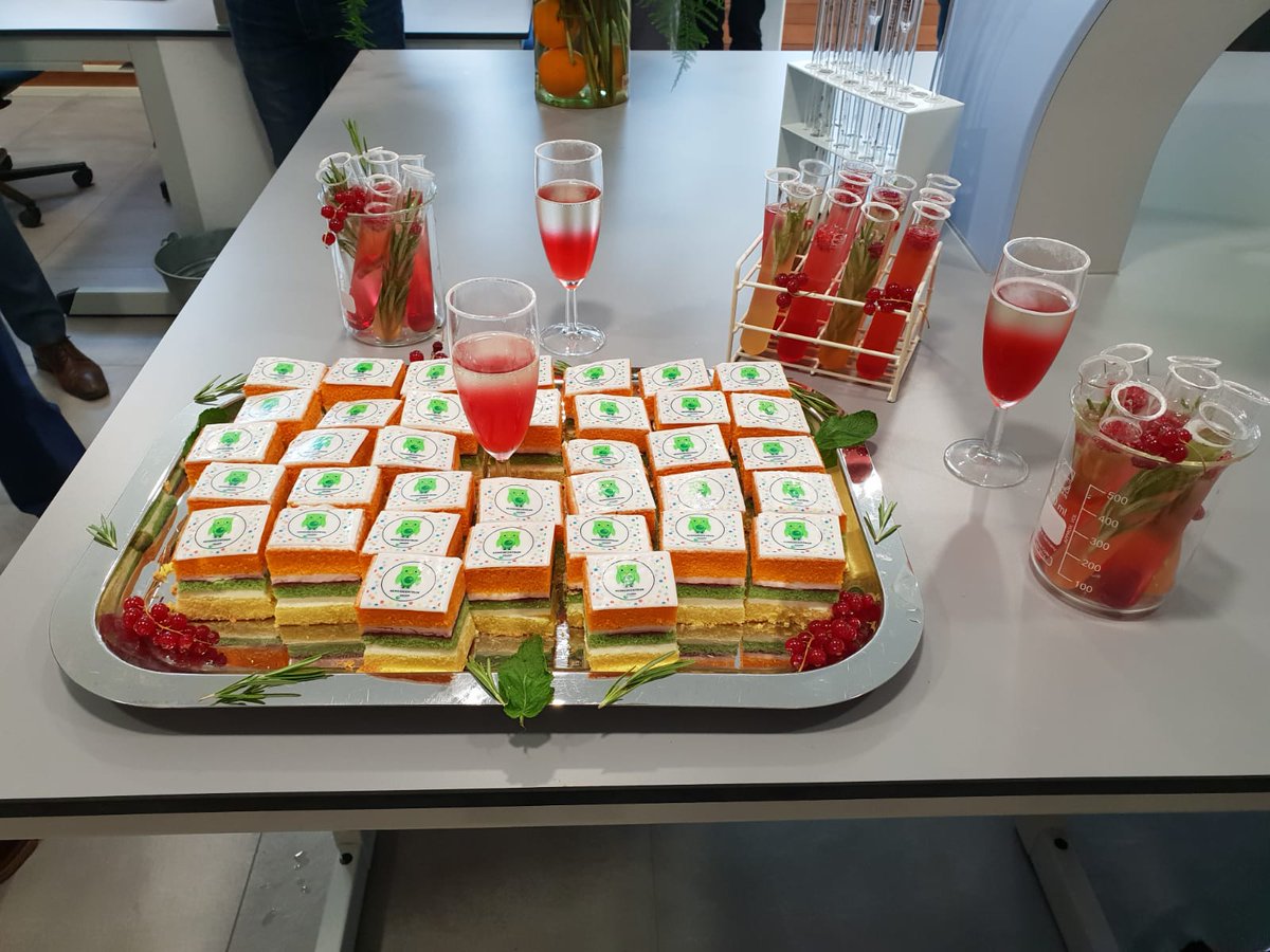 EcoPoint1's tweet photo. Samen met de collega's #proosten we vandaag op de officiële #opening van ons nieuwe #laboratorium! 🥂 https://t.co/xWqPJoDE16