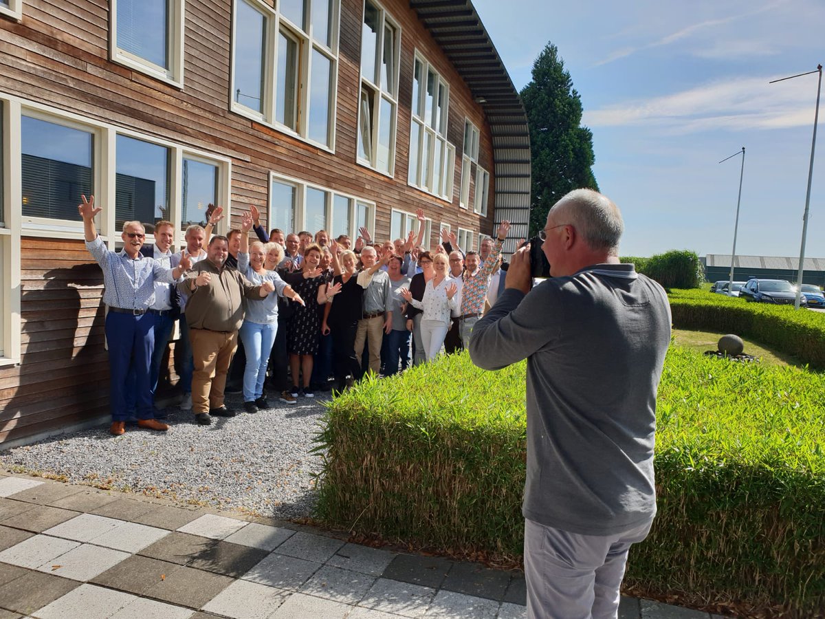 EcoPoint1's tweet photo. Samen met de collega's #proosten we vandaag op de officiële #opening van ons nieuwe #laboratorium! 🥂 https://t.co/xWqPJoDE16
