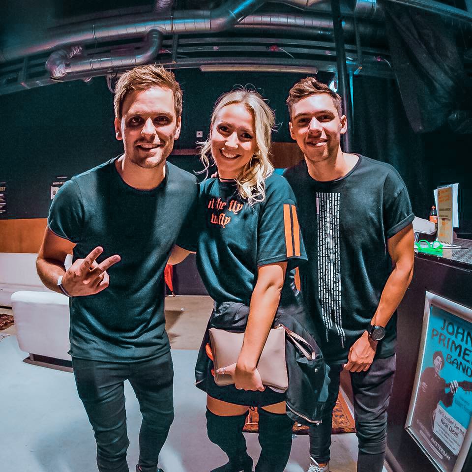 THIS FRIDAY! Brand new <a href="/TOMANDJAME/">TOM & JAME</a> x <a href="/EmelieCyreus/">Emelie Cyréus</a> music! 💎💎💎 Pre-save here ➡️ revr.ec/MIDDLEFINGERS