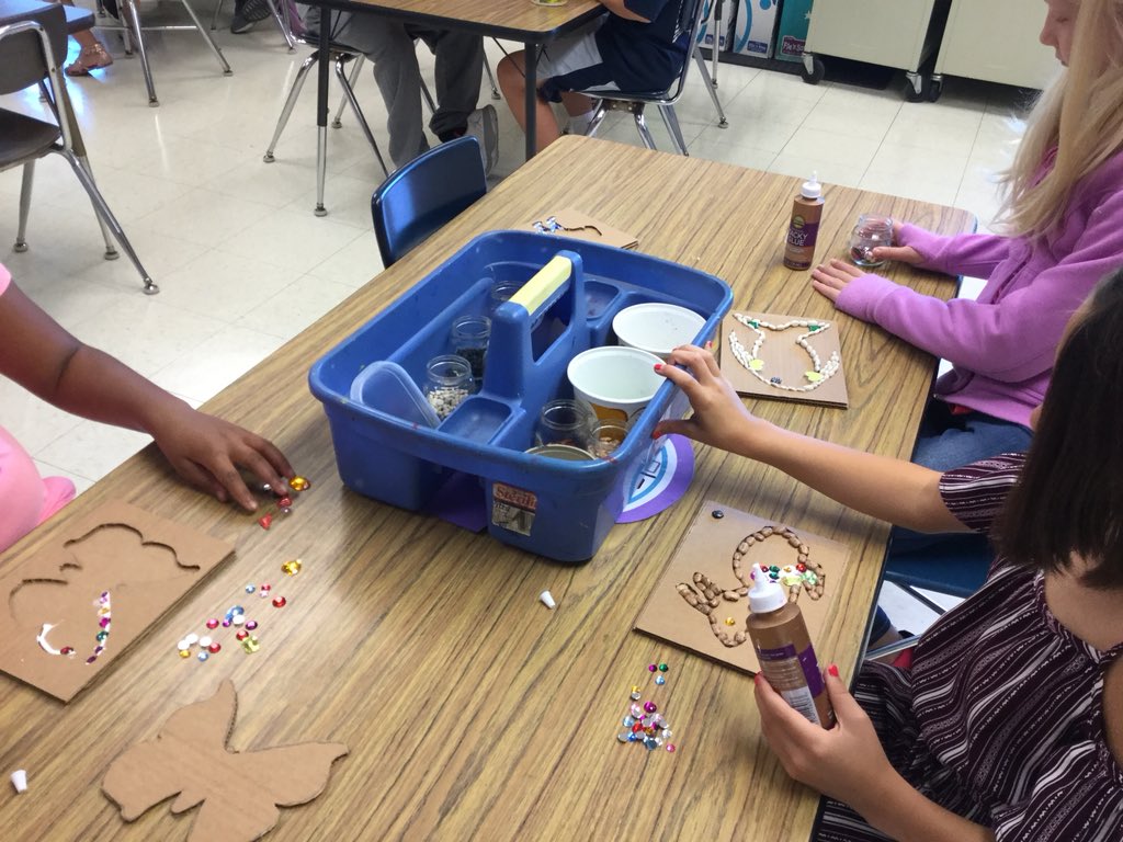 4th graders are so creative making beautiful mosaics this morning😊 @ccsd93 #cscheetahs