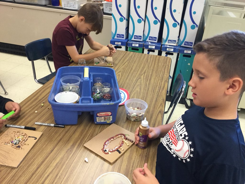 mcgratc's tweet photo. 4th graders are so creative making beautiful mosaics this morning😊 @ccsd93 #cscheetahs https://t.co/Evj0OVE0Hy