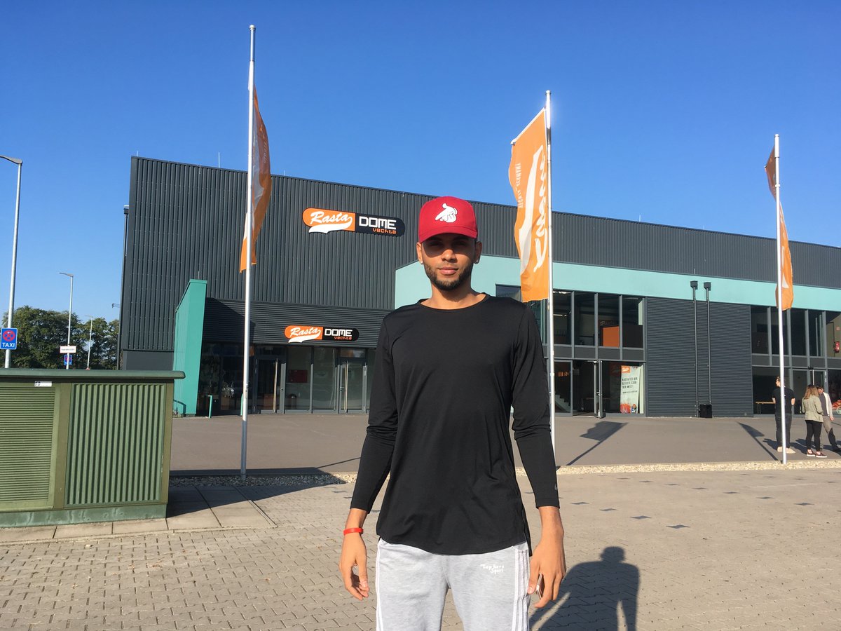 MarkBryson0424's tweet photo. It took some doing but I finally managed to track down Waterloo native @DAE1stclass at his new home in Germany. The former standout for @BrockMensBall and @WCIathletics is playing for @scrastavechta. Story is in the works. https://t.co/QMK65XZTZV