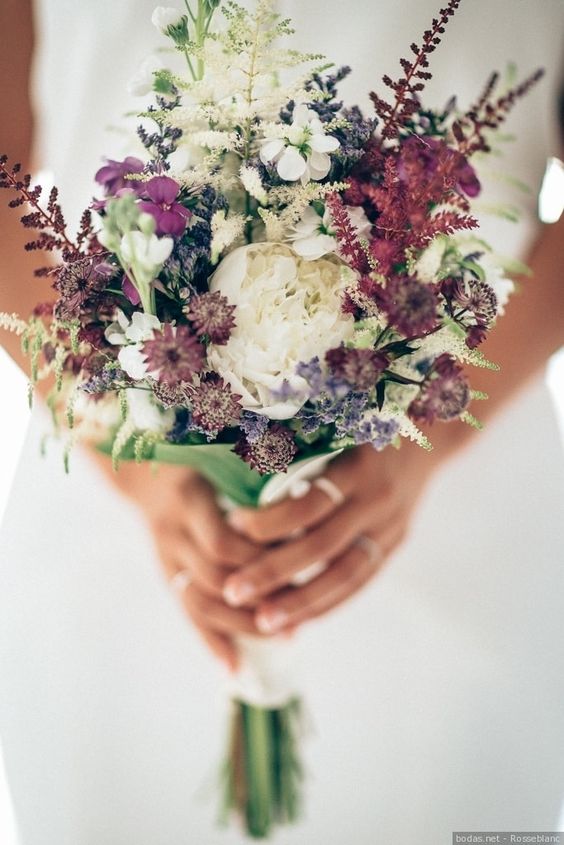 soylanoviacl's tweet photo. Tipos de ramo de novia hay muchos 🌸🌼🌺 ¿Sabes cuál va mejor con tu estilo y qué flores lleva cada uno? Para armar esta nota pedí ayuda a #TheFlowerCompany y hoy en el blog sale la guía que hicieron explicando cada uno ❤️  https://t.co/Ub2X9Nhl9K https://t.co/dkyzhYnEB1