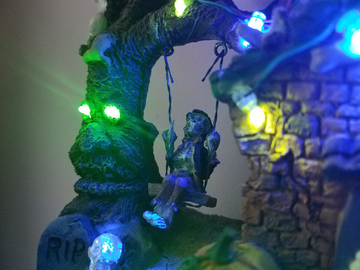 radimpaler's tweet photo. Time to visit Hauntsville
#halloween #moodtable https://t.co/T25Q8cuo0J