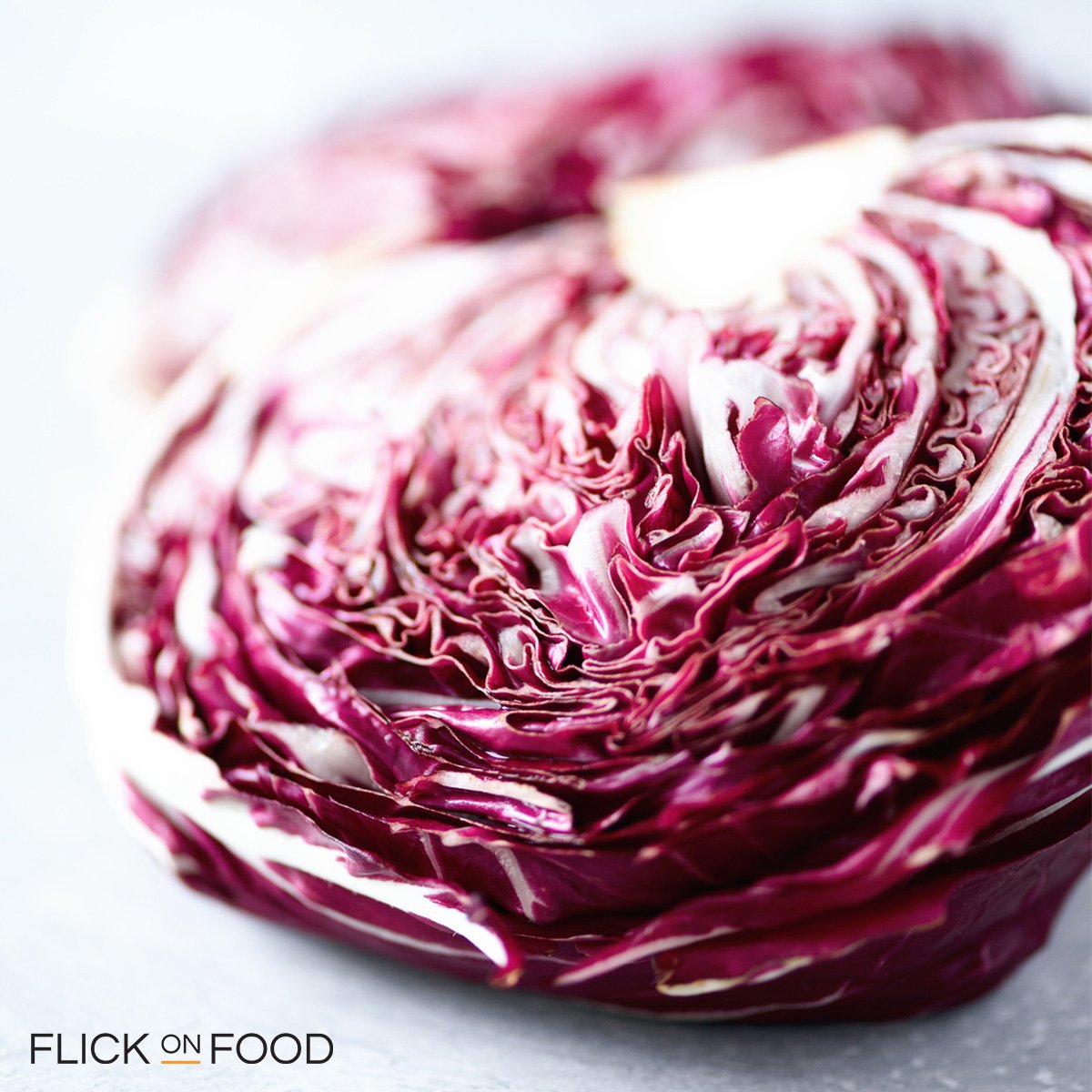 Questa varietà di radicchio è fortemente legata al luogo in cui viene coltivata, Chioggia, denominata la piccola Venezia... IL RADICCHIO DI CHIOGGIA IGP, da assaporare crudo! #MadeInItaly #IGP