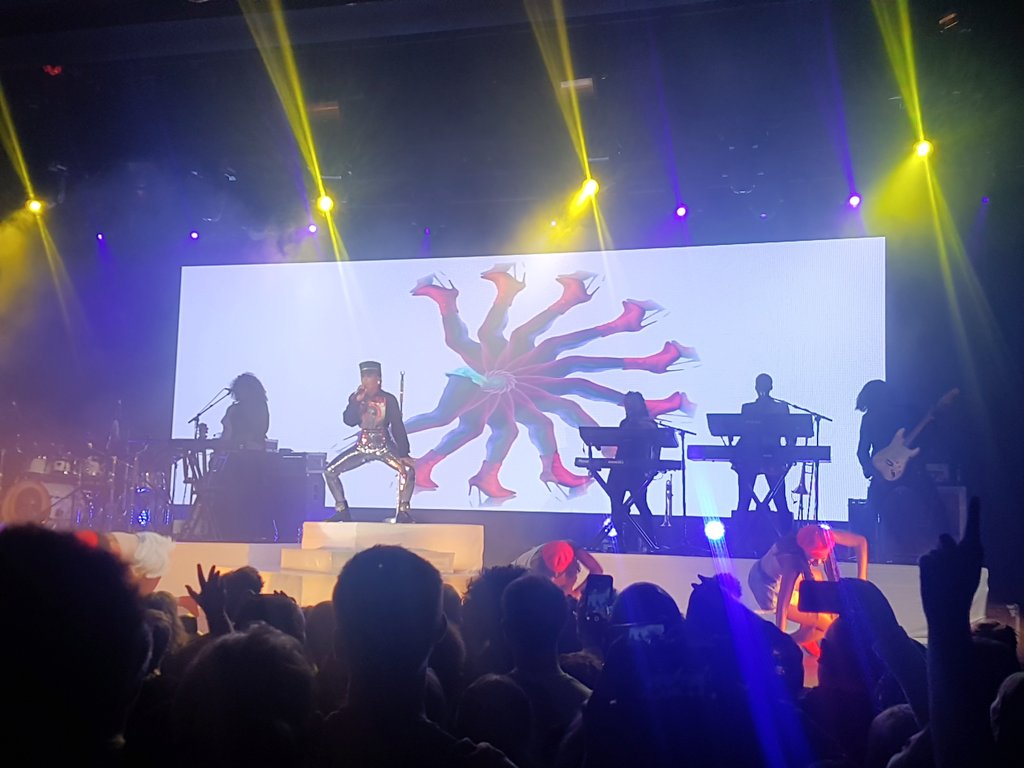 floatygoat's tweet image. Yesterday @JanelleMonae put on the most EXTRA show I've ever seen. And so supportive of the  #LGBTQIA+ community. ♡  #dirtycomputertour