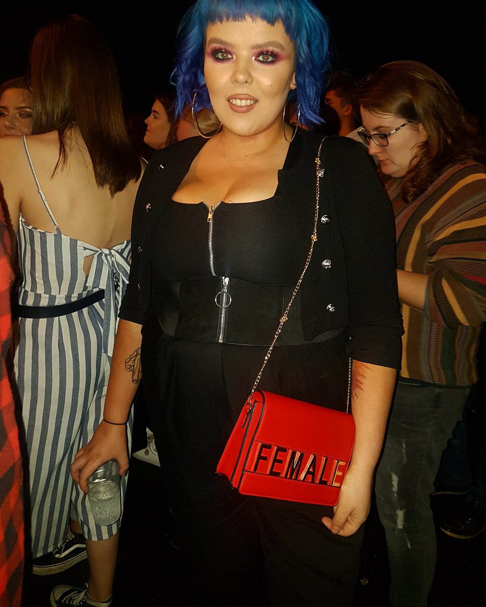 floatygoat's tweet image. Yesterday @JanelleMonae put on the most EXTRA show I've ever seen. And so supportive of the  #LGBTQIA+ community. ♡  #dirtycomputertour