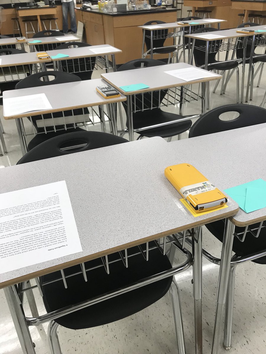 MagillChemistry's tweet image. Ready to tackle significant figures today! #sciencemath #manipulatives #storytime #staythecourse @boswellhs @parisitp