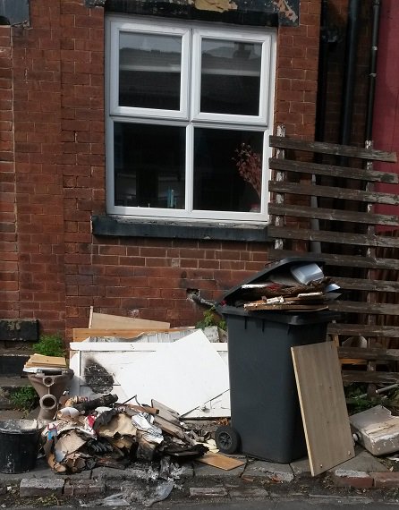 Clean_Leeds's tweet photo. #RogueLandlord of a property on #HallLane & #BrooklynStreet in #Armley was carrying out works in the flat and dumping all waste onto the #PublicHighway causing a #Hazard & #Obstruction. Successful #Enforcement got this waste removed!
@ArmleyLabour @ArmleyGoodStuff @_YourCommunity https://t.co/Kp8QrsT8Ie