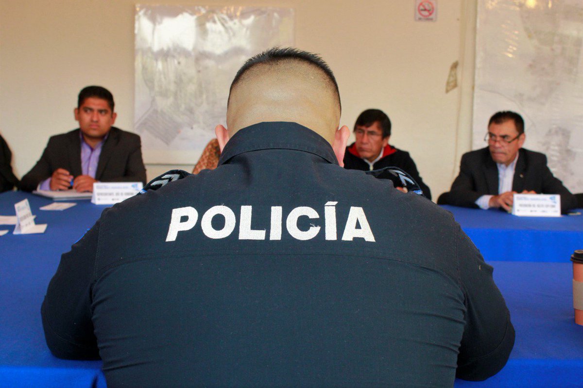 TlahuacRenace's tweet photo. Sesión de hoy martes 11.09.18 del Gabinete Delegacional de #SeguridadPública y Procuración de Justicia #Tláhuac. El JD @arturomedinap y @SPTlahuac encabezan la reunión con representantes del Jefe de @GobCDMX de la @SSP_CDMX @PGJDF_CDMX y Contraloría Interna Tláhuac. https://t.co/cOVn7kCLGu