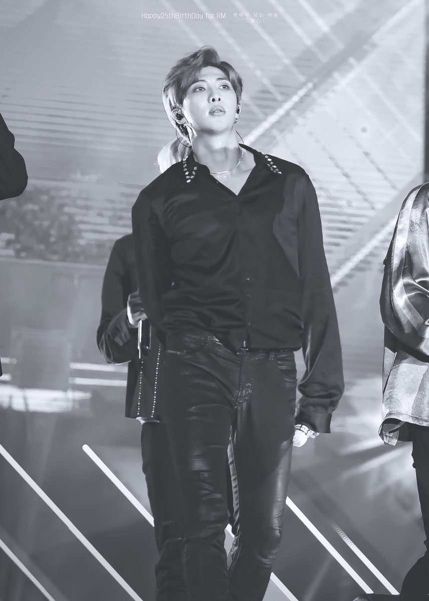 Jinheart1204's tweet photo. [Happy RM DAY❤️]

우리 리더 피지컬 보고 가시라구✨✨

#남준_넌_나의_사람사랑자랑 
#RMGalaxyDay
#RM생일ㅊㅋ #남준생일ㅊㅋ
#남준 #RM #방탄소년단 #BTS @BTS_twt https://t.co/pNa355UGyi