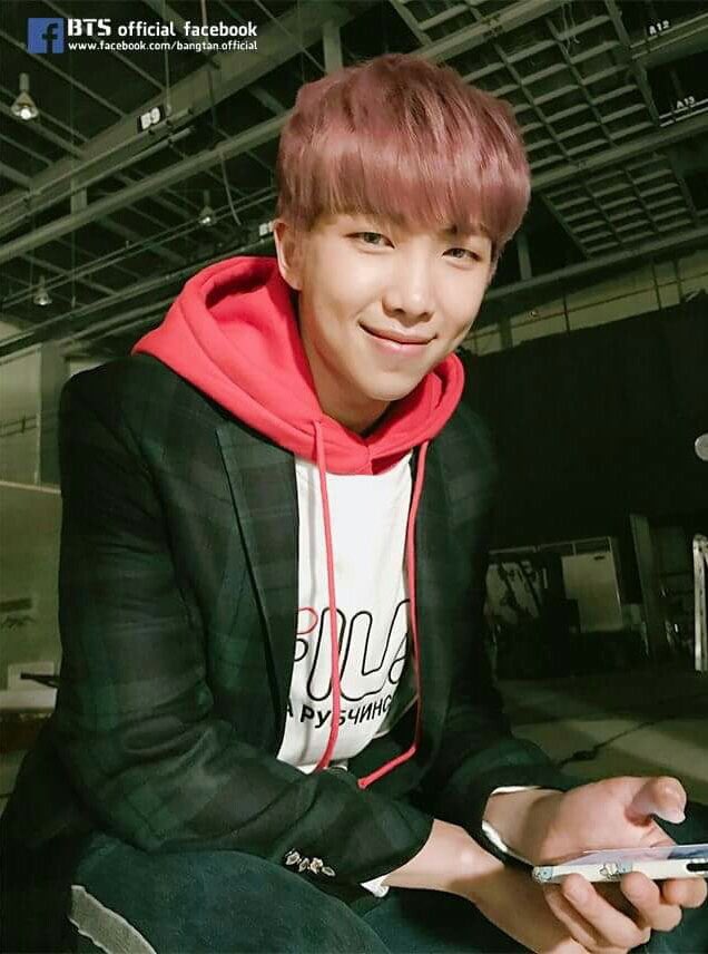 Gkook0717's tweet photo. バンタンのリーダー！
ナムジュンオッパ！
誕生日おめでとう🎊🎂
よく物を壊しおっちょこちょいなリーダーだけど、英語はペラペラだしメンバーの気遣いがとても素敵！😍
これからも、海外の音楽界を破壊して頑張ってください！
 #9월의꽃_김남준 
  #BTS https://t.co/mqqpE9jrdI