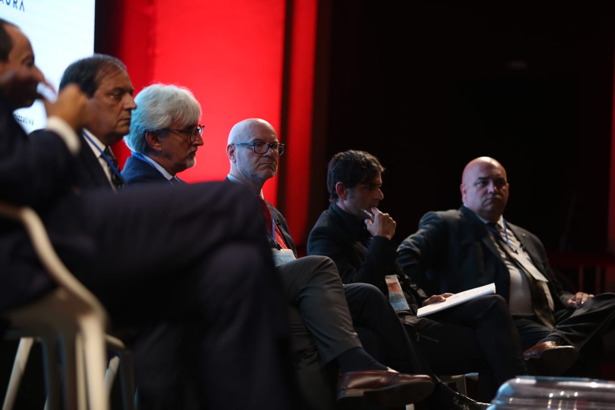 La legge non ha adeguata velocità per affiancare innovazione tecnologica nelle professioni, occorre uno sprint. <a href="/dandy_massa/">gianni massa</a> <a href="/tuttoingegnere/">Consiglio Nazionale degli Ingegneri</a> #datacraziapalermo2018