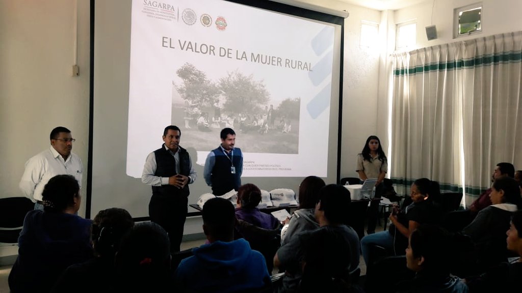 RigobertoGomez_'s tweet photo. En rep de @AdolfoToledo_ delegado de @SAGARPA_Oax di la bienvenida a productores de 60 mpios que asisten al taller "Impulso integral para la comercialización" impartido por @MCSProductores en el marco del @PESA_Oax @_rubenluna @regalindof @Sedapa_GobOax @FAOMexico https://t.co/yl1l5aagIx