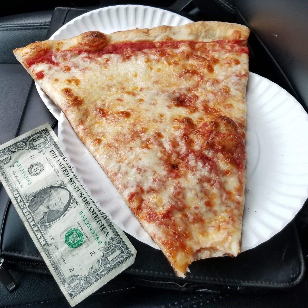 themikesalvi's tweet photo. This giant slice of pizza cost $4 for 3 reasons. 
1) it's fucking huge
2) it's pretty bangin 
3) the federal reserve system has destroyed your purchasing power
#bitcoin #cryptoshitshow #steemphilly #cloudsteppin #steepshot #teamcryptsome https://t.co/9Fo4NbMBGu