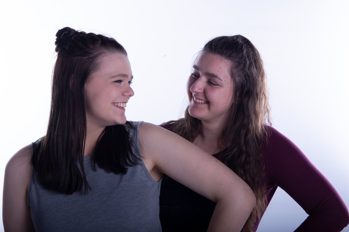 It's been a while but Alnie are finally back!!! Alice and Léonie will definitely be bringing you some bangers to get you home!!