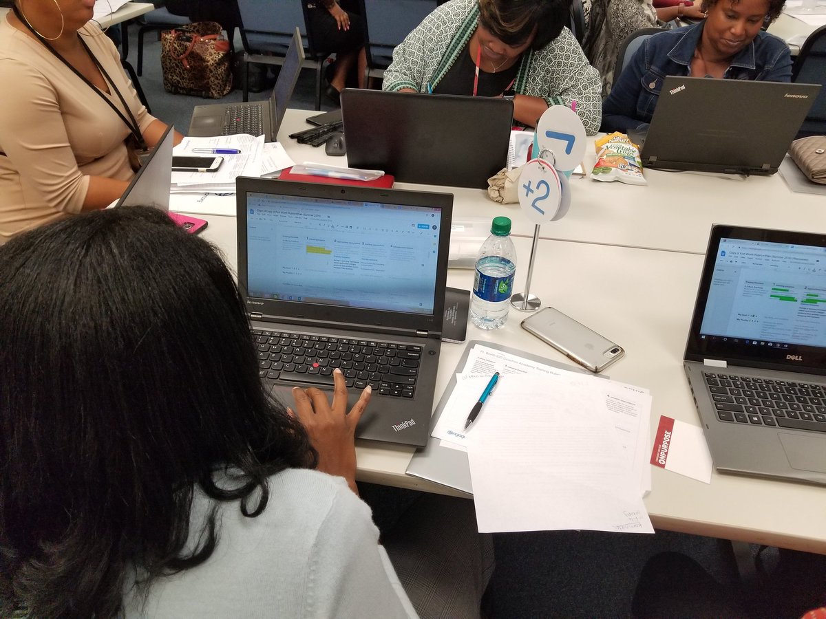 MCAmbertime's tweet image. #FWISD coaches analyzing what they know and need to know using their #rubric Bring on the learning! @FWISDCurriculum @khechara #LearningModel #engage2learn @engage_learning