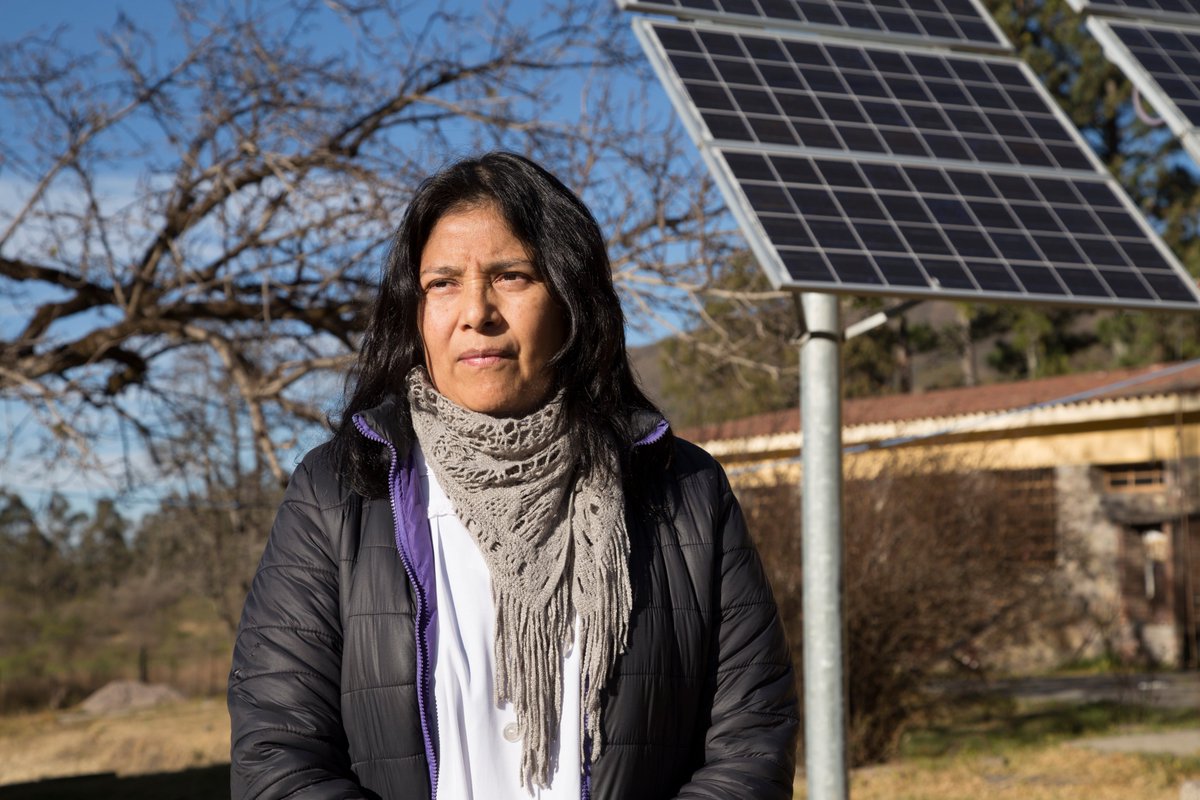 Feliz día a todos los maestros rurales del país como Irma Vargas (escuela 4580 de Potrero de Uriburu, Salta) que con su esfuerzo, vocación y dedicación, hacen un país mejor. Con #PERMER llevamos electricidad renovable a su escuela. 👉permer.minem.gob.ar 
#FelizDiaDelMaestro