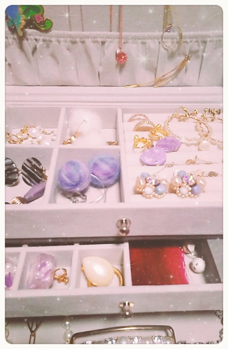 こっこ ニトリでしたらいろのカッコイイジュエリーボックスを買いまして ずっとこういうしっかりした箱に入れてあげたかったんだァ フォロワー様から購入させて頂いたりプレゼントして頂いた宝物たちを仕舞いました 見てるだけで幸せになれる