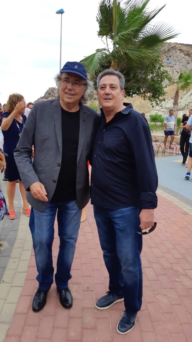 fescamezreverte's tweet photo. Hoy ha sido un gran día para #Aguilas. El @AYUNTAGUILAS ha inaugurado esta mañana el “Mirador Joan Manuel Serrat” en la playa de Los Cocedores del Hornillo. #Serrat también actúa esta noche en el @AuditorioIEA en su gira #Mediterraneodacapo. Enhorabuena!! https://t.co/cWd7KWexaU