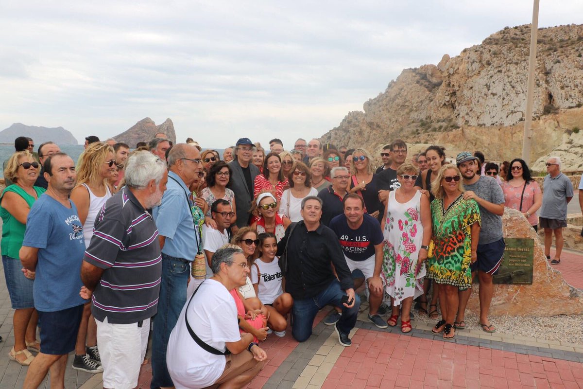 fescamezreverte's tweet photo. Hoy ha sido un gran día para #Aguilas. El @AYUNTAGUILAS ha inaugurado esta mañana el “Mirador Joan Manuel Serrat” en la playa de Los Cocedores del Hornillo. #Serrat también actúa esta noche en el @AuditorioIEA en su gira #Mediterraneodacapo. Enhorabuena!! https://t.co/cWd7KWexaU