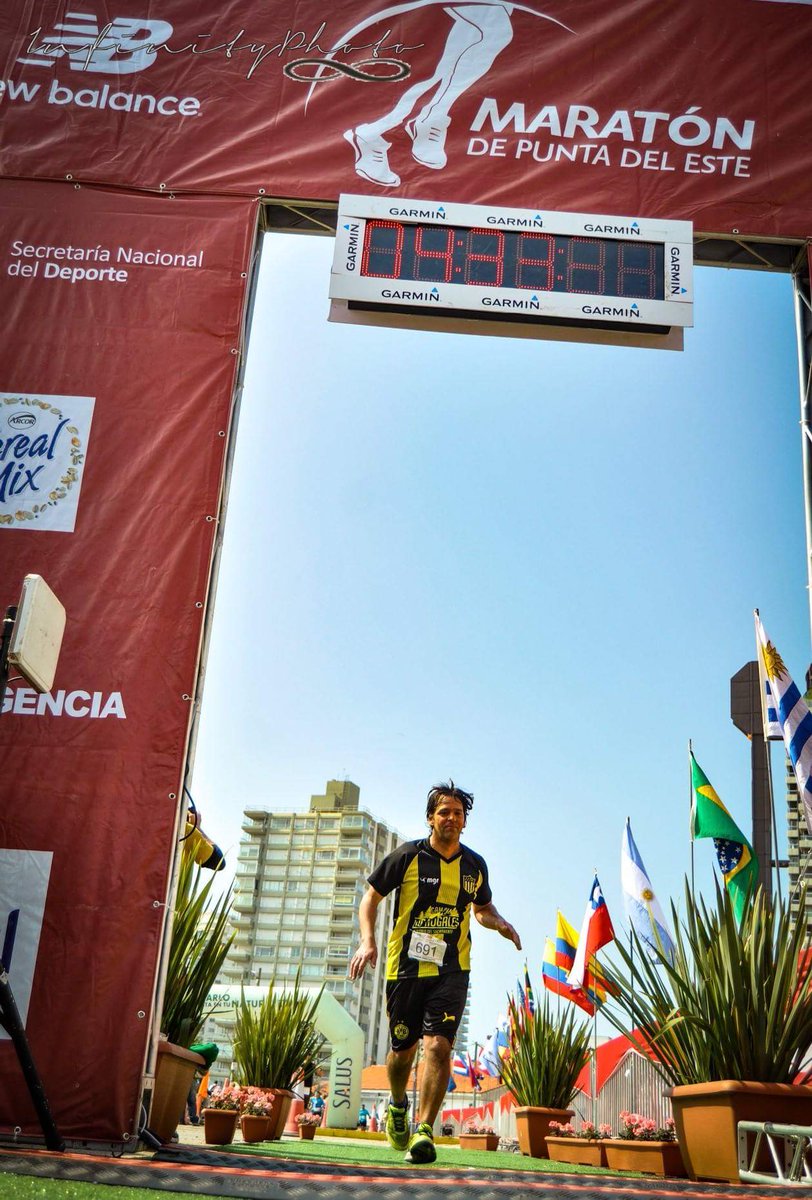 capcolonia's tweet photo. Y somos gente de deporte!! Sabemos de primera mano lo que es ser deportista, el club estuvo representado por nuestro presidente en la #MaratonPuntaDelEste 🏃🏻♂️🏅💛🖤
#Running
#MaratonPunta2018
#PuntaDelEste
#CAPColoniaRunning
#CAPColonia
#VamoManya
@UyDeporte https://t.co/x6JCR9DmCc